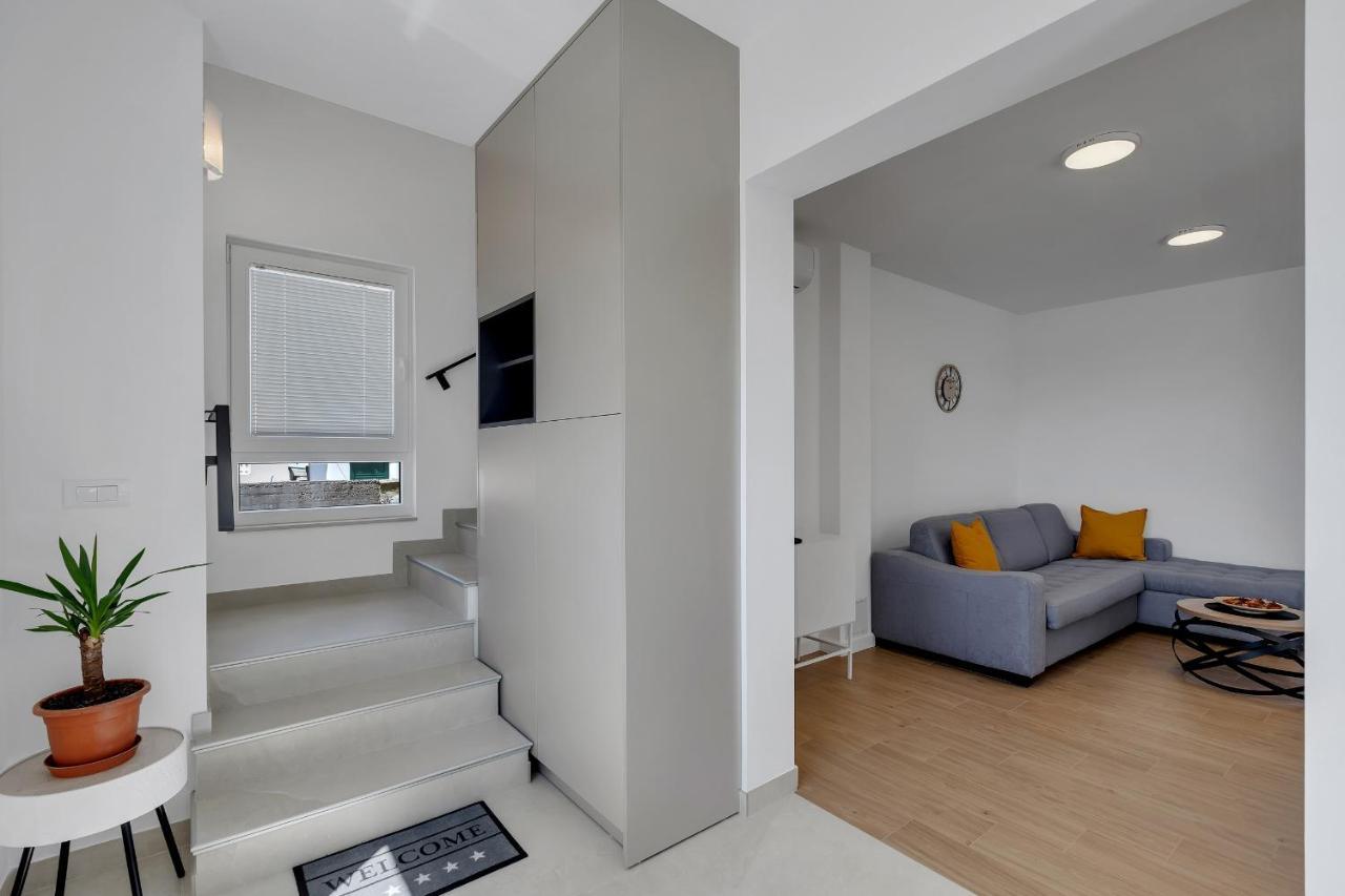 Holiday Home L & B Makarska Esterno foto